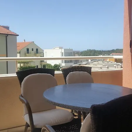 Apartman *