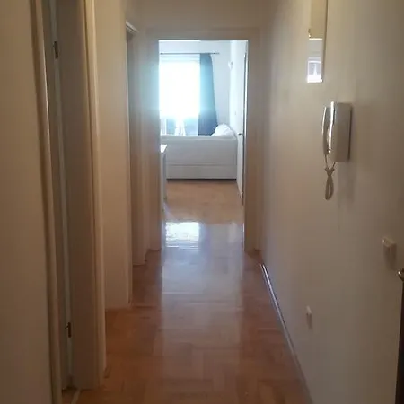 Apartman *